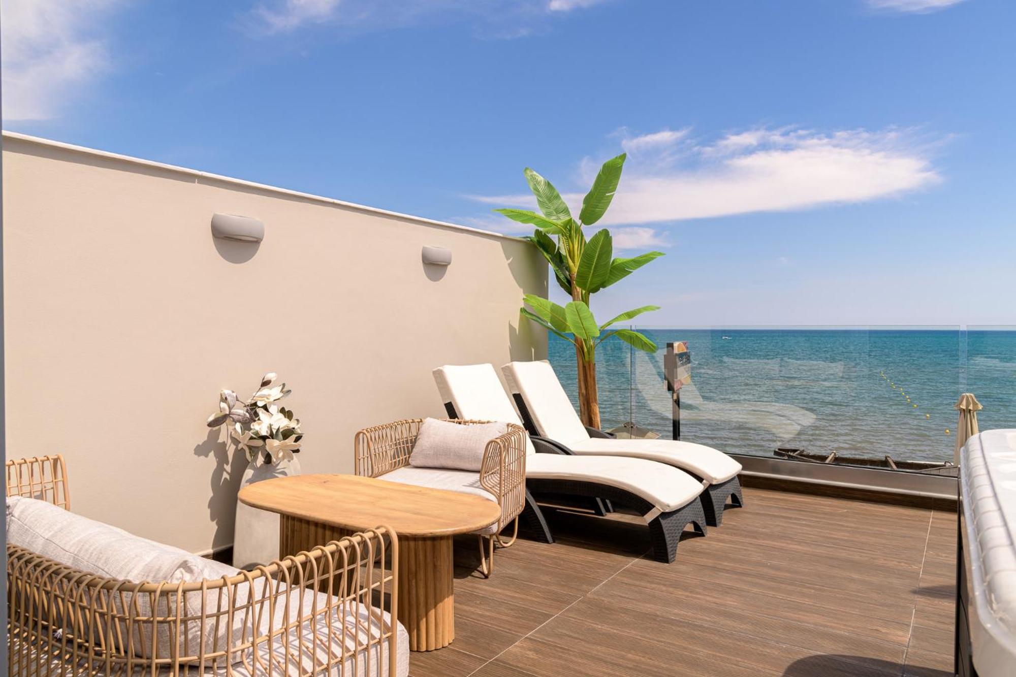 Pearl Luxury Living Apartment Лаганас Екстериор снимка